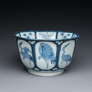 Bol de forme octogonale en porcelaine Arita de Japon en bleu et blanc à décor de grues, Edo, 18ème — photo 1