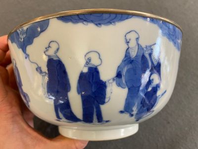 Bol en porcelaine de Chine 'Bleu de Hue' pour le Vietnam à décor de 18 luohans, marque Nei Fu 內府, 19ème — photo 5