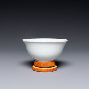 Bol en porcelaine de Chine en blanc monochrome, marque de Jinlu Dajiao Tan Yong 金箓大醮壇用, Jiajing — photo 1