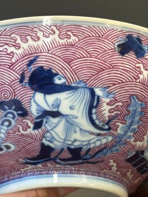 Bol en porcelaine de Chine en bleu, blanc et émaux rose à décor de huit immortels, marque et époque de Guangxu — photo 11