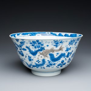 Bol en porcelaine de Chine en bleu, blanc et rouge de cuivre à décor de carpes, Kangxi — photo 4