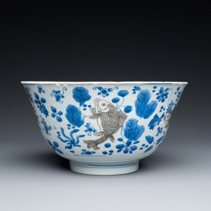 Bol en porcelaine de Chine en bleu, blanc et rouge de cuivre à décor de carpes, Kangxi — photo 8