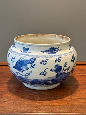 Bol en porcelaine de Chine en bleu et blanc à décor d'animaux mythiques, Kangxi — photo 1
