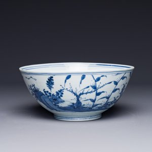 Bol en porcelaine de Chine en bleu et blanc à décor de canards mandarins dans un étang aux lotus, Wanli — photo 2