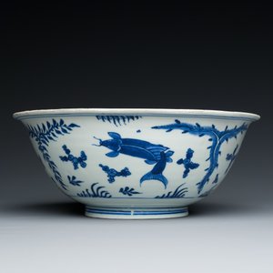 Bol en porcelaine de Chine en bleu et blanc à décor de carpes, marque de Chenghua, Kangxi — photo 4