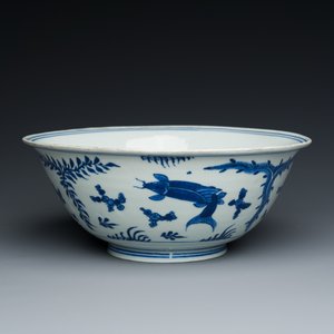 Bol en porcelaine de Chine en bleu et blanc à décor de carpes, marque de Chenghua, Kangxi — photo 7