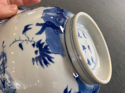Bol en porcelaine de Chine en bleu et blanc à décor de fleurs de cerisier, Kangxi — photo 8