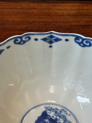 Bol en porcelaine de Chine en bleu et blanc à décor de la chasse mongole, marque de Chenghua, Kangxi — photo 8