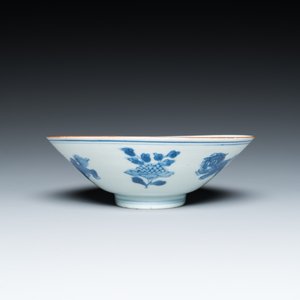 Bol en porcelaine de Chine en bleu et blanc à décor de lions bouddhistes, marque de Jiajing, Shunzhi — photo 5