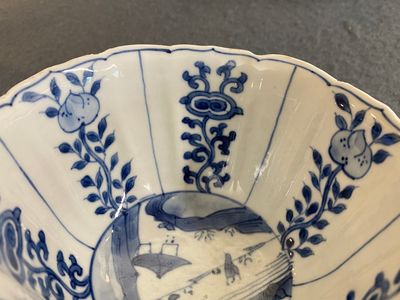 Bol en porcelaine de Chine en bleu et blanc à décor de personnages dans un paysage, marque de Chenghua, Kangxi — photo 9