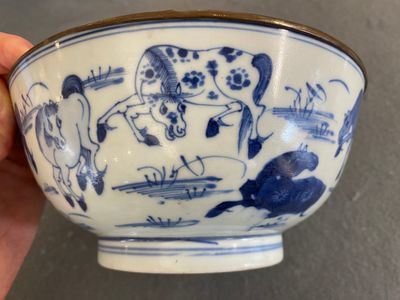 Bol en porcelaine de Chine en bleu et blanc à décor des 'Huit chevaux de Mu Wang', Kangxi — photo 3