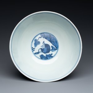 Bol en porcelaine de Chine en bleu et blanc à décor des 'huit immortels', marque et époque de Jiajing — photo 6