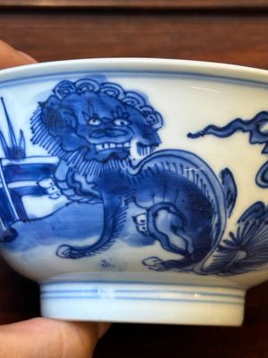 Bol en porcelaine de Chine en bleu et blanc et un vase à monture en argent, marque Shen De Tang Zhi 慎德堂製, Kangxi — photo 7
