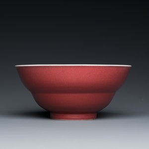 Bol en porcelaine de Chine en rouge monochrome dit 'foie de mulet', marque et époque de Qianlong — photo 2
