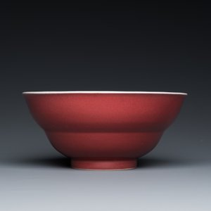 Bol en porcelaine de Chine en rouge monochrome dit 'foie de mulet', marque et époque de Qianlong — photo 4