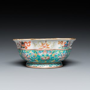 Bol en porcelaine de Chine famille rose à décor 'bajixiang' sur fond turquoise, marque et époque de Tongzhi — photo 3