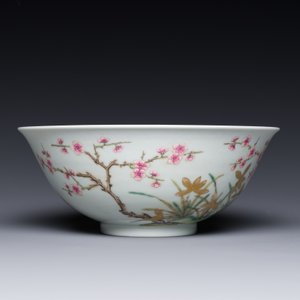 Bol en porcelaine de Chine famille rose à décor de prunier, marque Shen De Tang Zhi 慎德堂製, 19/20ème — photo 5