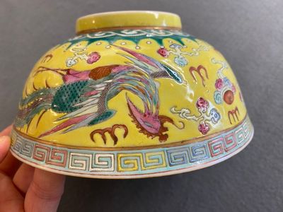 Bol en porcelaine de Chine famille rose à fond jaune, marque et époque de Guangxu — photo 4