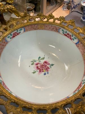 Bol en porcelaine de Chine famille rose à monture en bronze doré, Yongzheng — photo 8