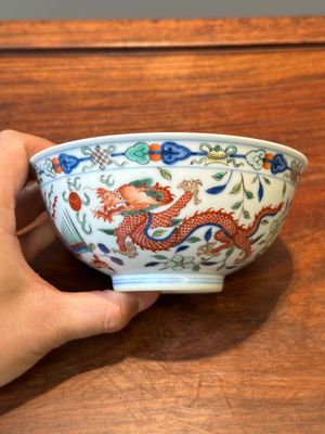 Bol en porcelaine de Chine wucai à décor de dragons et phénix, marque et époque de Daoguang — photo 1