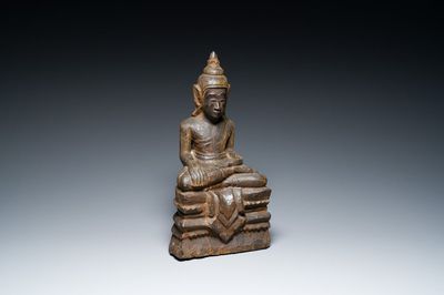 Bouddha assis en bois de teck laqué et partiellement doré, Royaume d'Hanthawaddy, Birmanie, 16ème