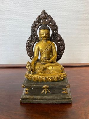 Bouddha de Médecine ou Bhaishajyaguru en alliage de cuivre doré et argenté, Sino-Tibet, 19ème — photo 1