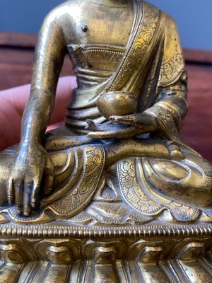 Bouddha de Médecine ou Bhaishajyaguru en bronze doré, Sino-Tibet, 16ème — photo 9