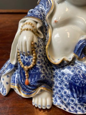 Bouddha en porcelaine de Chine en bleu et blanc, marque de You Lin Ji Zao 游林記造, République — photo 6