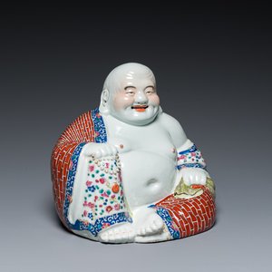 Bouddha en porcelaine de Chine famille rose, marque en creux, 19/20ème — photo 1