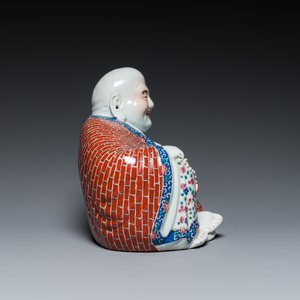 Bouddha en porcelaine de Chine famille rose, marque en creux, 19/20ème — photo 3