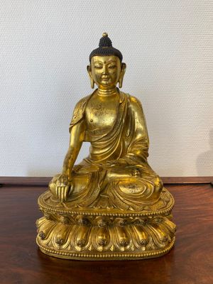 Bouddha Shakyamuni en bronze doré, Chine, probablement Ming — photo 1