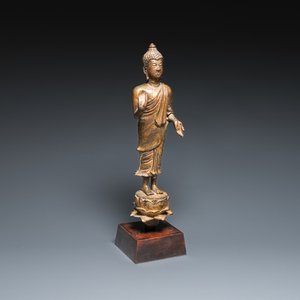 Bouddha Shakyamuni en bronze doré de style Lan Na, Thaïlande, probablement 16ème — photo 1