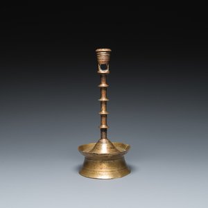 Bougeoir à quatre noeuds en bronze, Flandre ou Pays-Bas, 15/16ème — photo 1