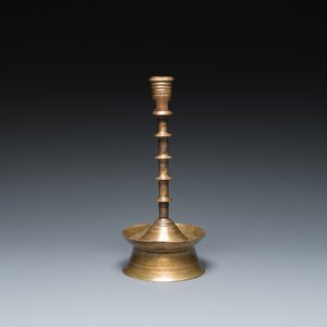 Bougeoir à quatre noeuds en bronze, Flandre ou Pays-Bas, 15/16ème — photo 2