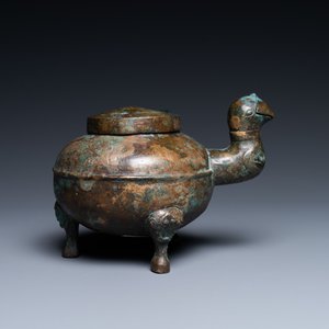 Bouilloire tripode de type 'he' en bronze doré au bec en forme de tête d'oiseau, Chine, Han — photo 3