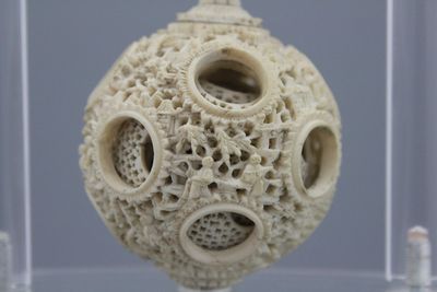 Boule de puzzle en ivoire, Chine, 19e