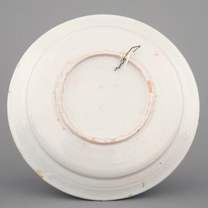 Un plat en faïence de Bruxelles décoré d'un bouquet de fleurs, 18ème siècle — photo 2