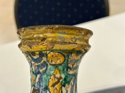 Bouteille de pharmacie en majolique italienne polychrome, 17ème — photo 3
