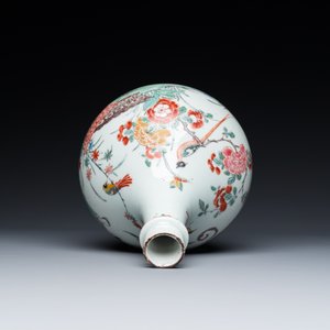 Bouteille en porcelaine Arita de Japon surdécorée aux Pays-Bas de style Kakiemon, Edo, 17/18ème — photo 5