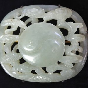 Broche in gesculpteerde Chinees nefriet jade, mogelijk Ming dynastie — foto 1