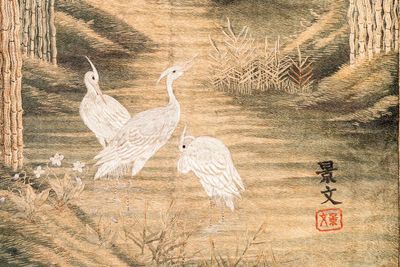 Broderie en soie à décor de grue et de bambou, marque Keibun, Japon, Meiji, 19ème — photo 2