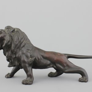 Bronzen figuur van een leeuw, Meiji, 19e eeuw — foto 1