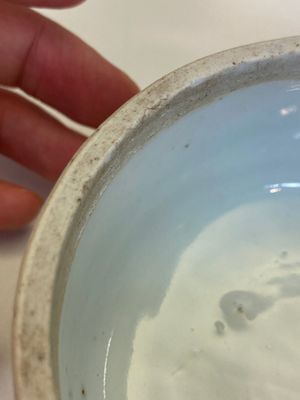 Brûle-encens en porcelaine de Chine en bleu et blanc ko-sometsuke pour le marché japonais au fumeur de pipe sur le couvercle, époque Transition — photo 14