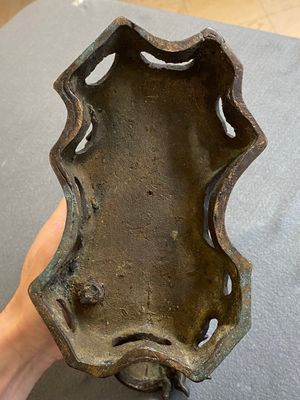 Brûle-parfum couvert en bronze en forme d'un Luohan sur un lion bouddhiste, Chine, fin Ming/début du Qing — photo 12