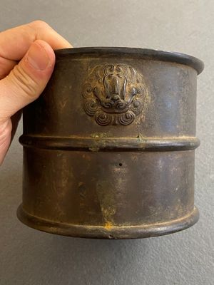 Brûle-parfum cylindrique en bronze aux anses en forme de têtes d'animaux mythiques, Chine, marque de Xuande, Kangxi — photo 3