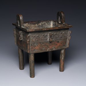 Brûle-parfum de forme rectangulaire de type 'fangding' en bronze de style Zhou occidental, Ming — photo 1