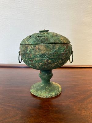 Brûle-parfum de type 'xianglu' en bronze au couvercle ajouré, Han de l'Ouest — photo 2