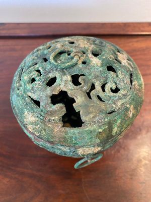 Brûle-parfum de type 'xianglu' en bronze au couvercle ajouré, Han de l'Ouest — photo 6
