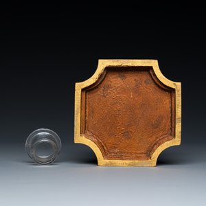Brûle-parfum en porcelaine de Chine en bleu et blanc en forme de Luduan aux montures en bronze doré, Wanli — photo 8