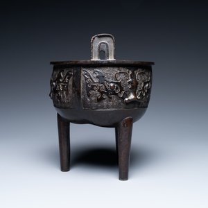 Brûle-parfum tripod en bronze à décor de masques taotie, Chine, Ming — photo 4